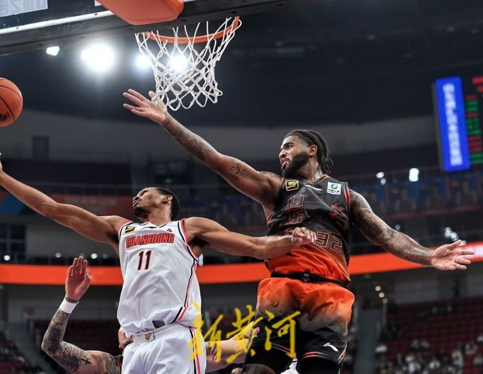 包含优秀球员在篮球场上展现实力,取得胜利的词条 包含优秀球员在篮球场上展现实力,取得胜利的词条