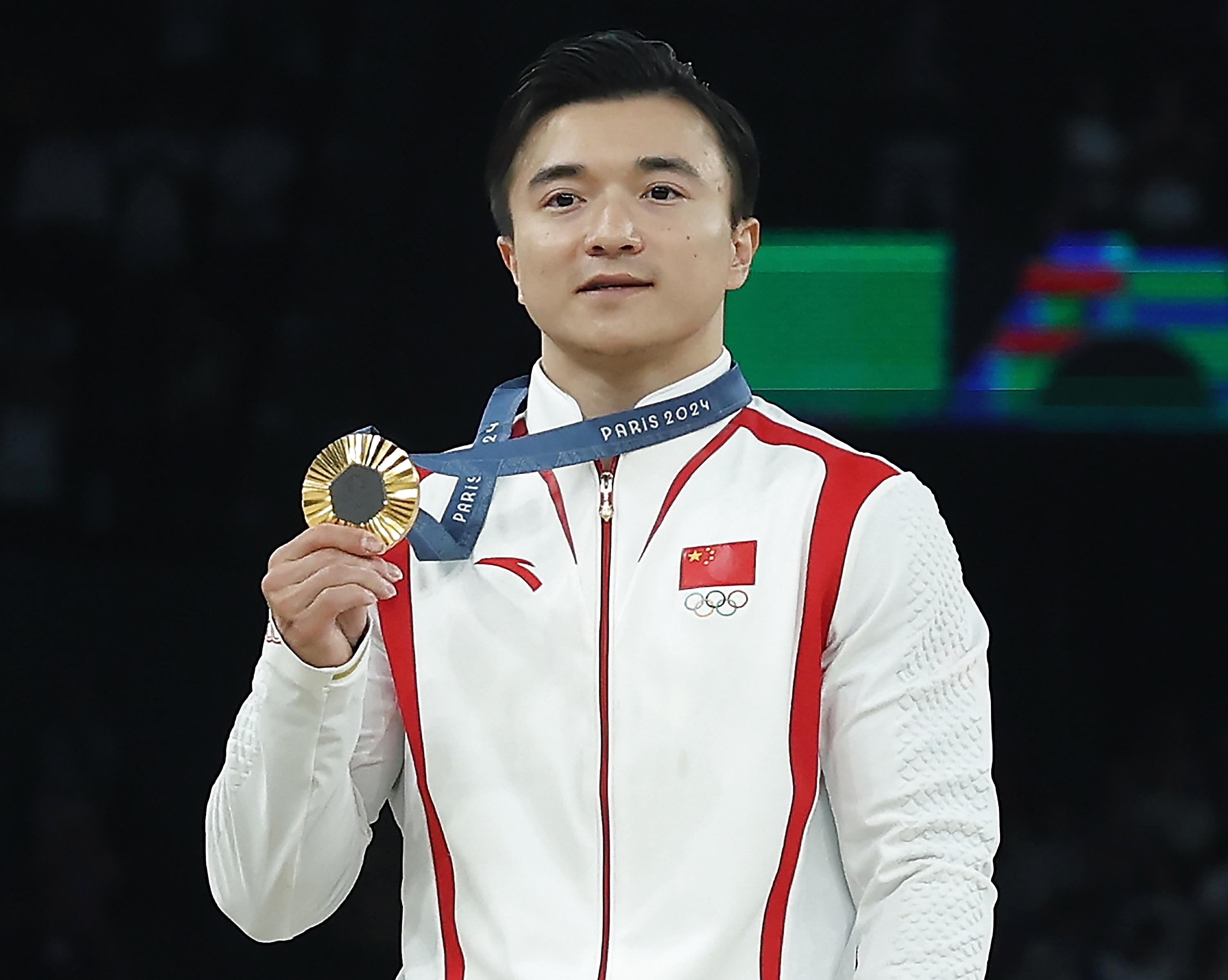 体操比赛中国队包揽冠亚,完美表现的简单介绍 体操比赛中国队包揽冠亚,完美表现的简单介绍