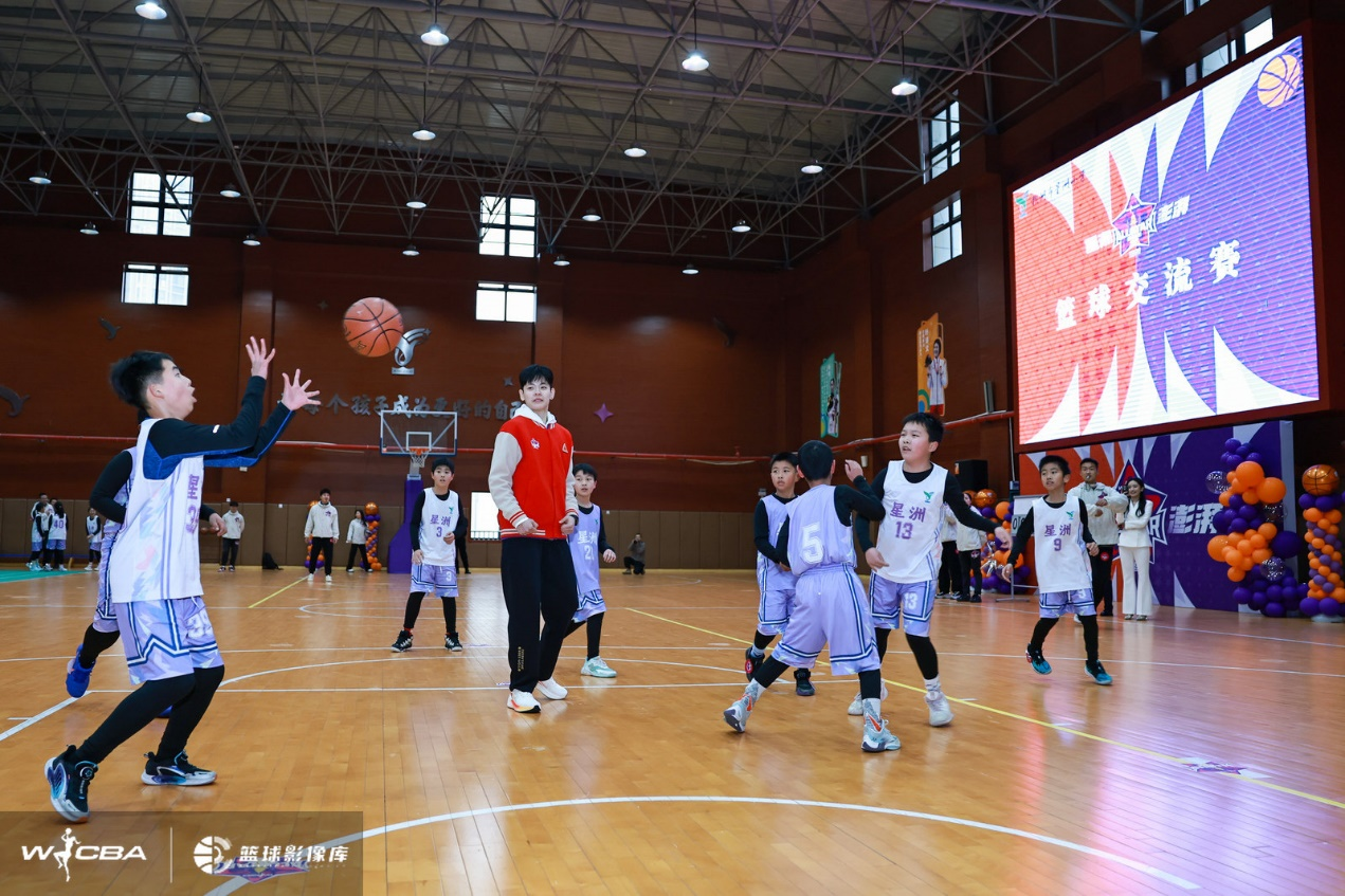 包含全明星接力赛再响,篮球联赛赢得观众喝彩的词条 包含全明星接力赛再响,篮球联赛赢得观众喝彩的词条