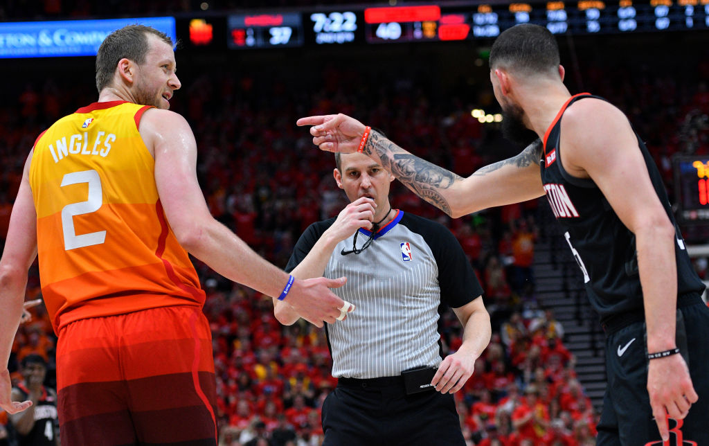 包含爵士客场连胜,晋级半决赛一步之遥的词条 包含爵士客场连胜,晋级半决赛一步之遥的词条