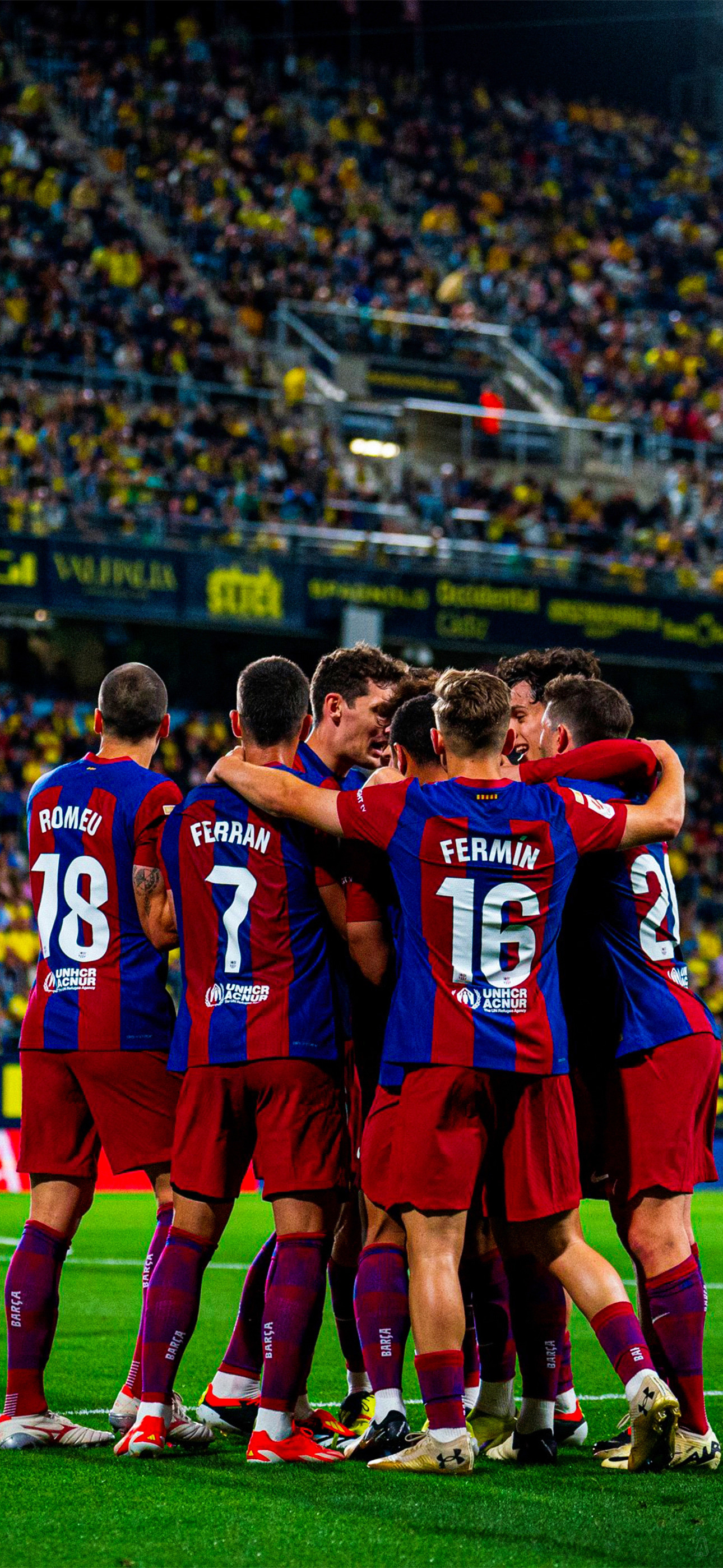 球员交流互动频繁,球队合作默契 球员交流互动频繁,球队合作默契