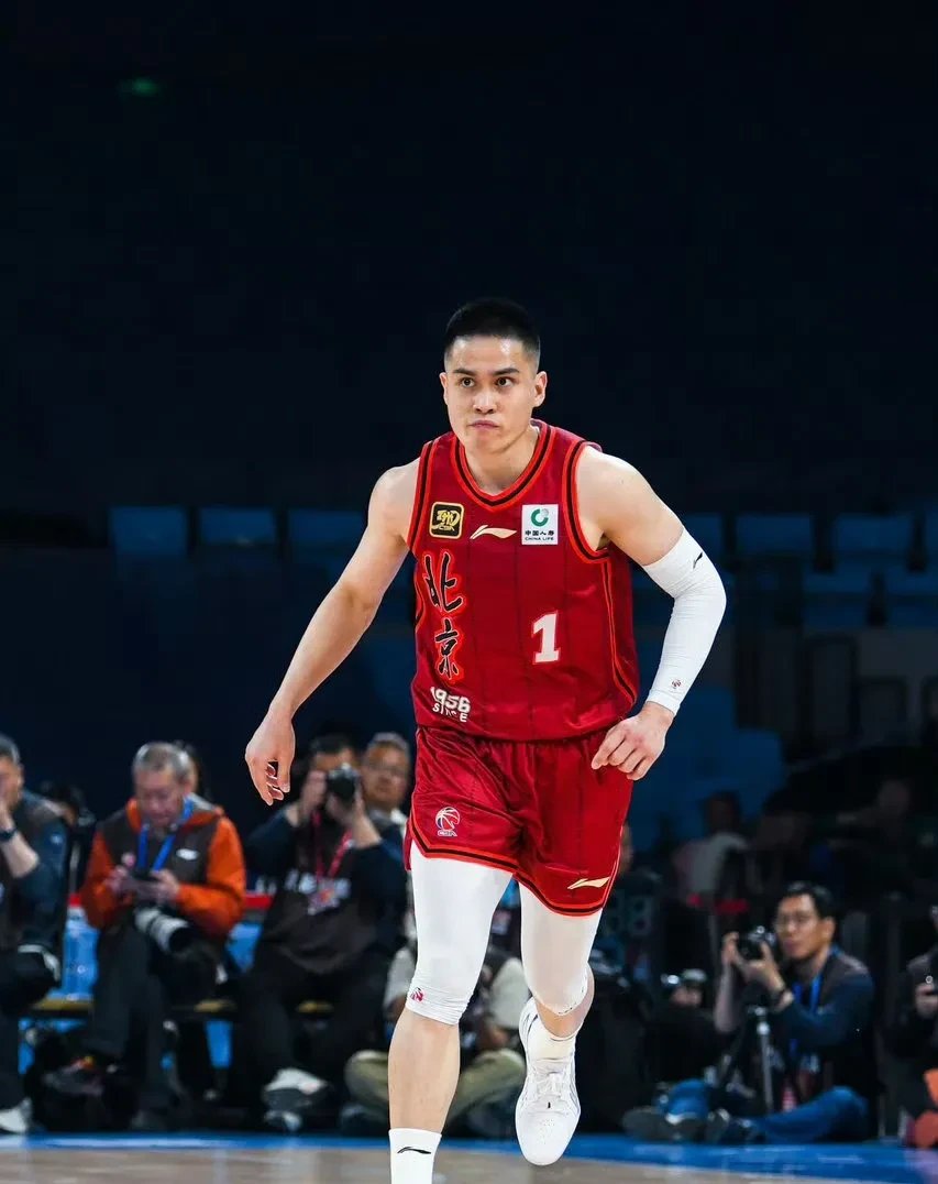 江苏队取得关键胜利,稳固季后赛资格 江苏队取得关键胜利,稳固季后赛资格