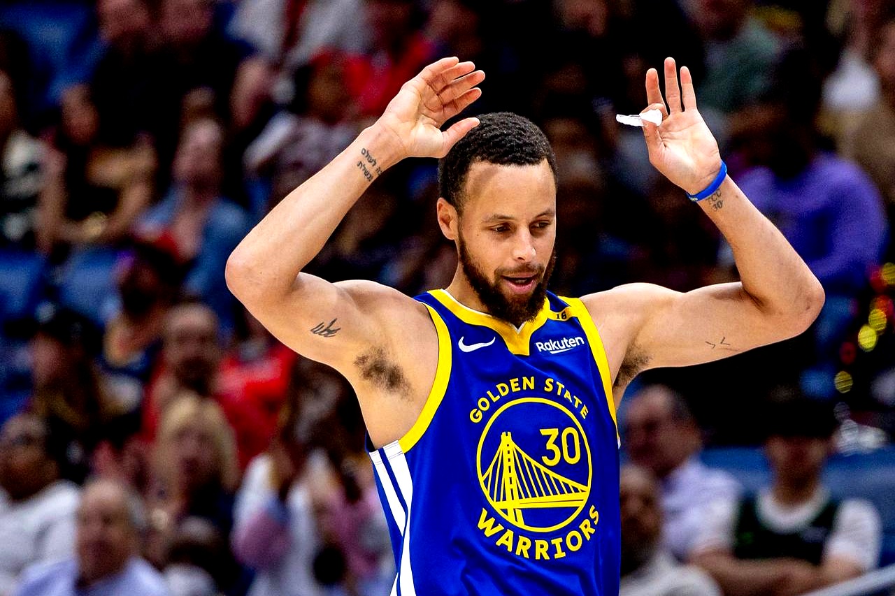 关于昨日焦点：库里绝杀，赛后采访的信息