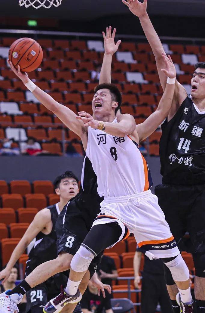 河南男篮负于四川,遭遇挑战 河南男篮负于四川,遭遇挑战