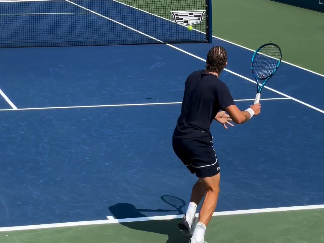 包含美国网球队强势日本网球队，西西帕斯高光表现的词条