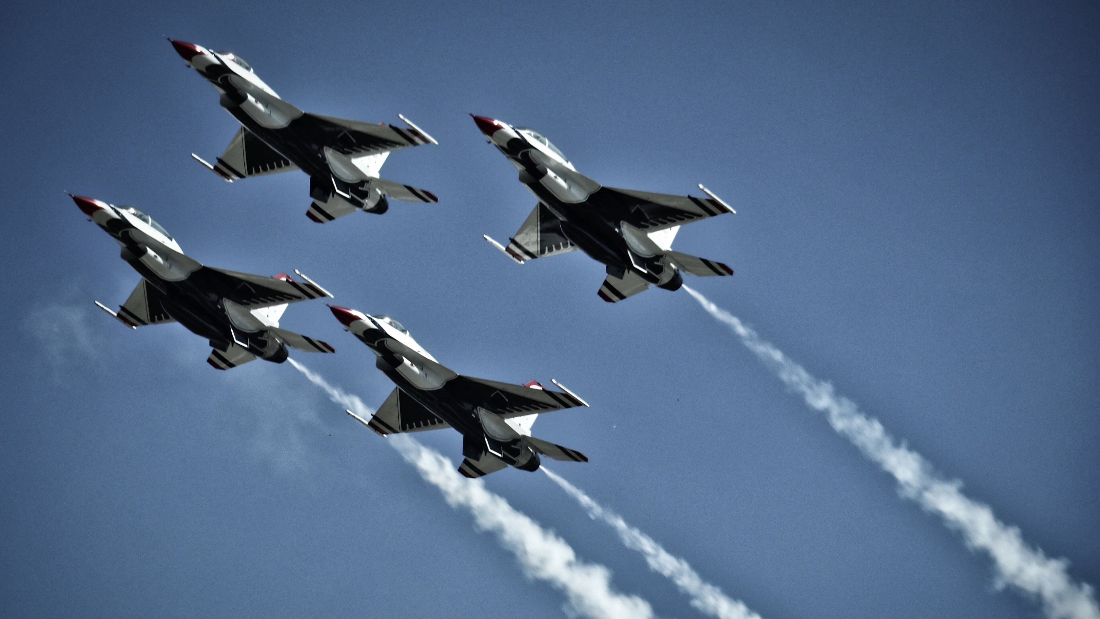 强压与接管，凯尔特人的篮球霸业与米切尔的F1夺冠传奇