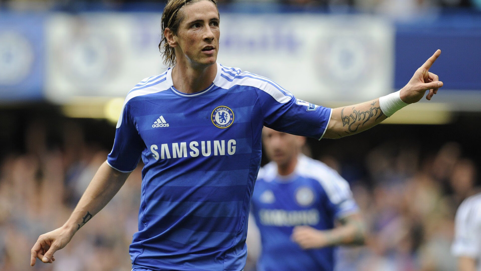 F1年度争冠之夜，字母哥如何用赛场攻防策略主宰比赛走向？