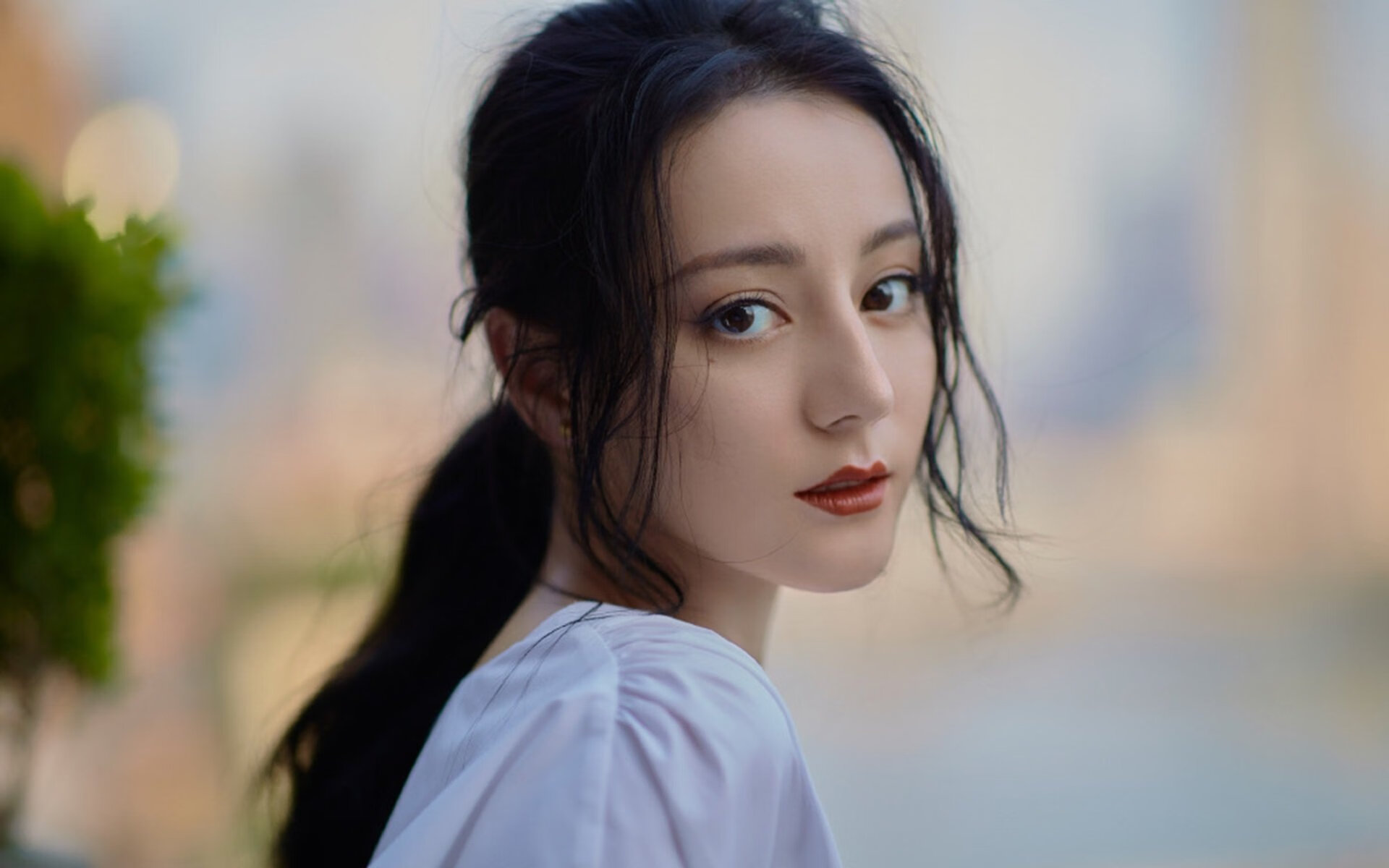 铁血与锦绣的变奏,足球的两种救赎