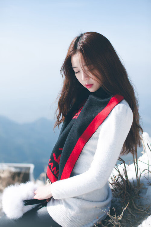 冷门与争冠，喀麦隆闪电战与德甲焦点战的足球启示