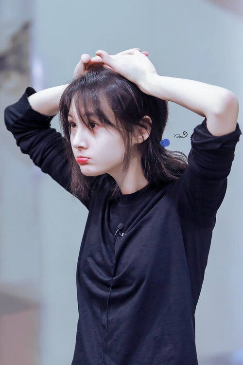 钢铁巨人觉醒！瑞典最后时刻击败勒沃库森，阿劳霍扛起全队的奇迹之夜